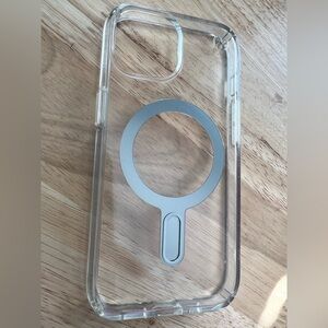 Speck Presidio Mag Safe Clear Case for iPhone 15 Pro see pics like new